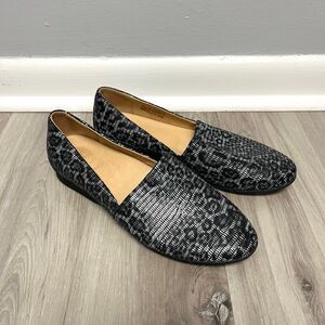 Dansko Flats Women’s 38 Larisa Dak Gray Leopard Animal Print Leather Slip On